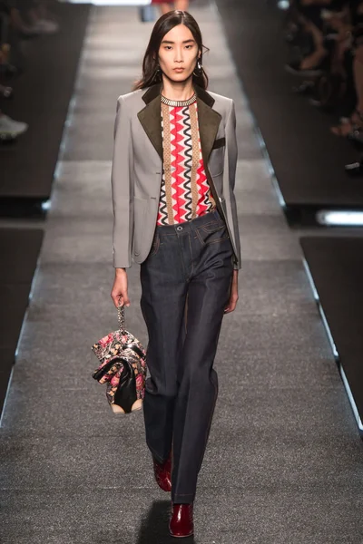 Look 13